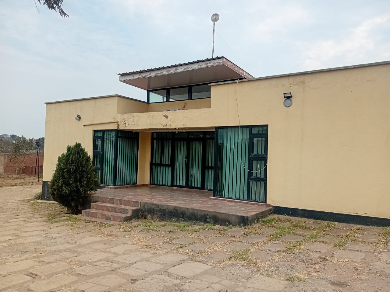 2 HOUSE FOR SALE IN A COMPOUND FOR SALE